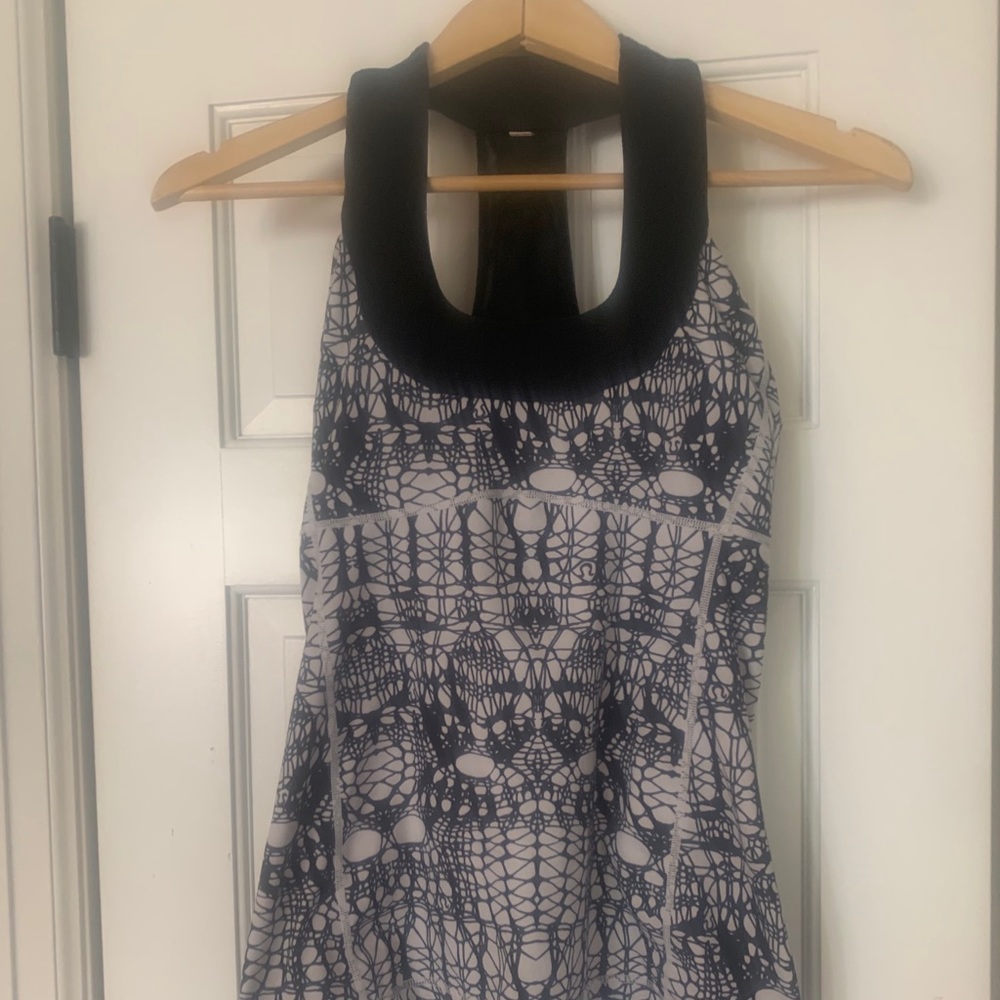 Lululemon black and white racer top
